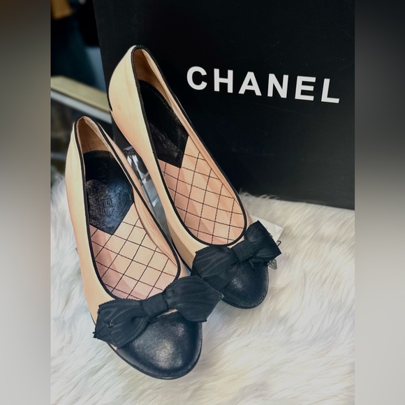 Authentic Chanel Slip on shoes in new condition no tags light pink with black. - Picture 2 of 6